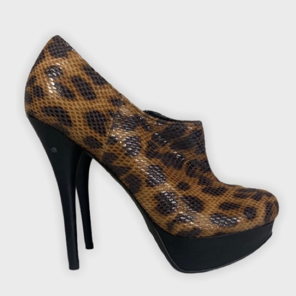 🛍Leopard print booties  ,never worn